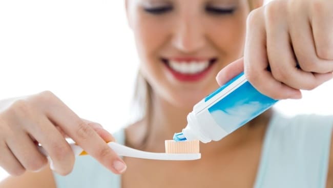 đánh răng cùng súc miệng kháng khuẩn