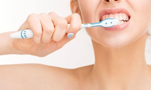 vệ sinh răng miệng phòng viêm nướu răng