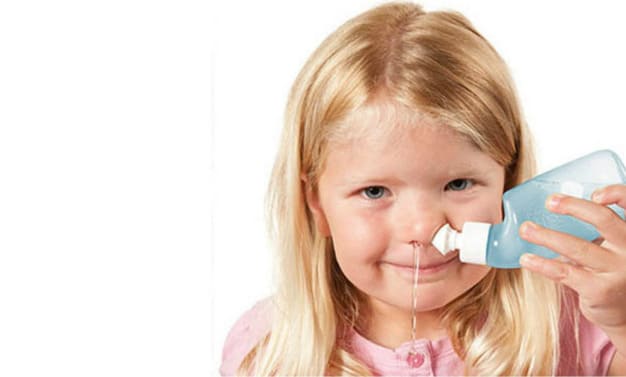 rửa mũi cho trẻ đúng cách